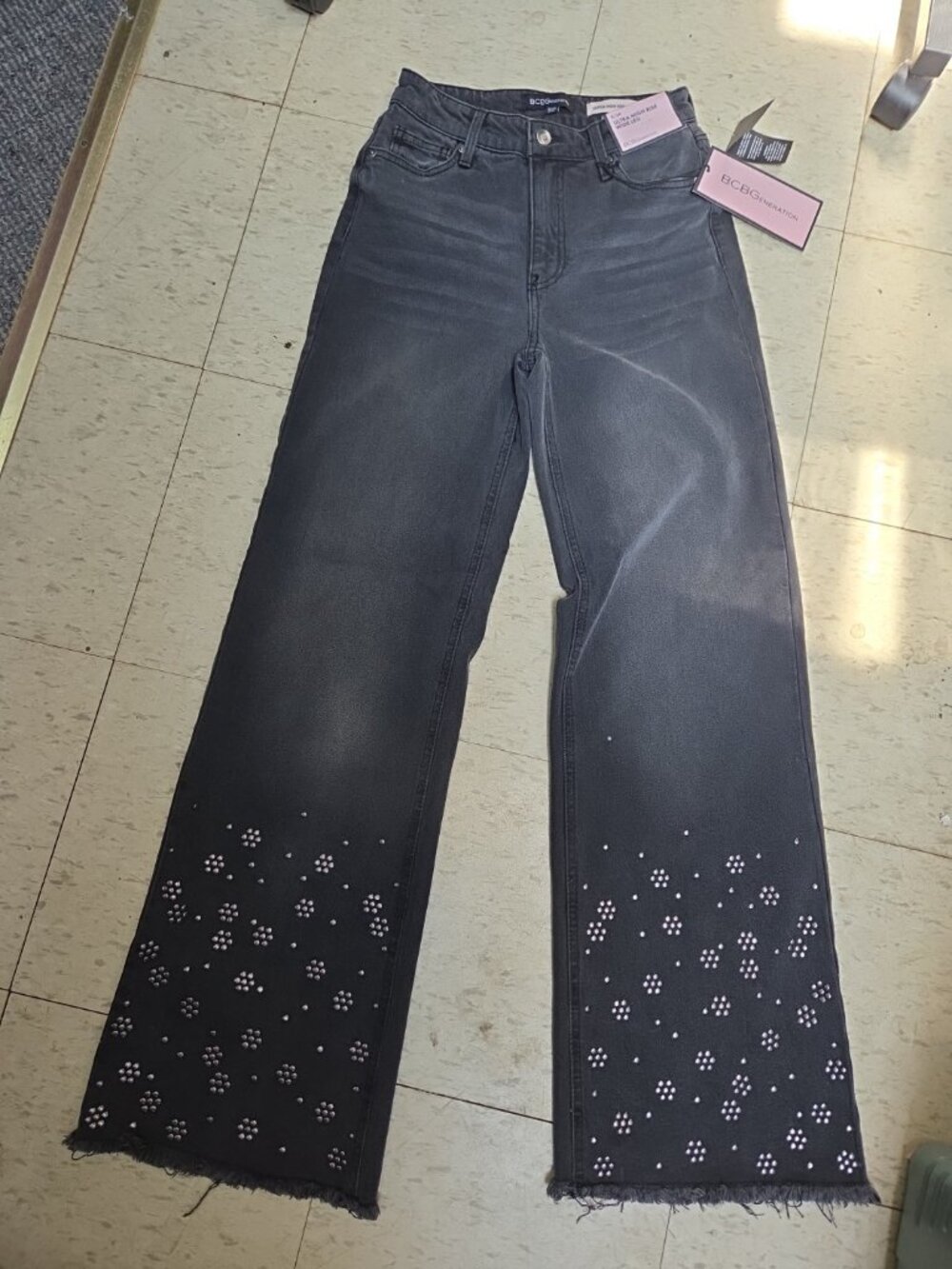 BCBGeneration  Woman 0 X 24 Black Ultra High Rise Wide Leg Jeans Studded Hem NWT